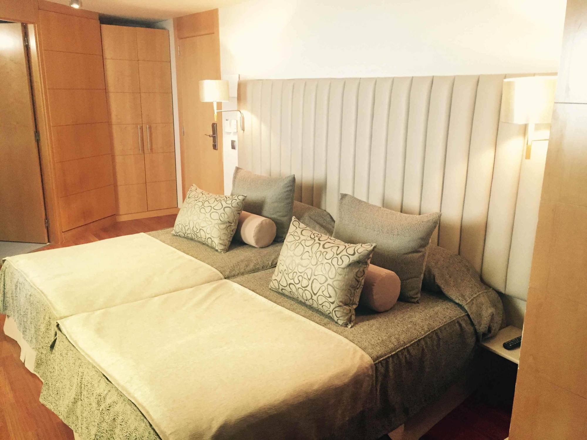 Hotel Sansi Barselona Oda fotoğraf